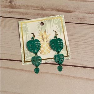 Green hanging leaf earring